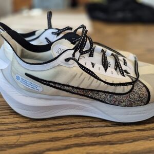 Nike White and Black Sneakers